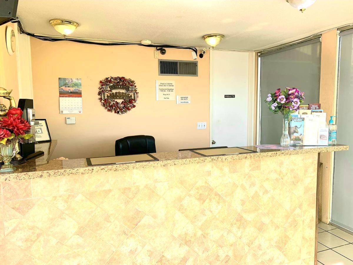 Executive Inn Dodge City, Ks Экстерьер фото